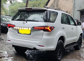 Toyota Fortuner cab for rent : rear view
