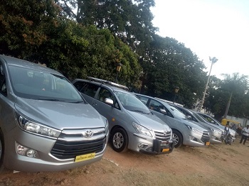 innova crysta for rent in mysore : vayuputhra cabs stand