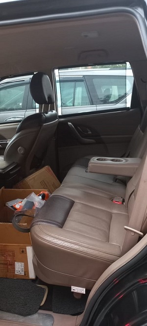 Toyota Fortuner cab middle row seat